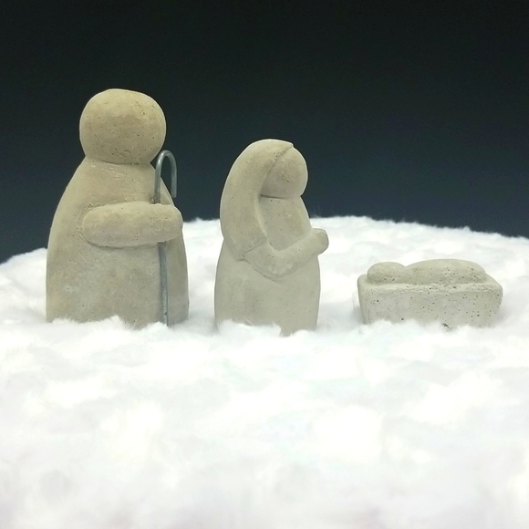 Hand Crafted Handmade Snowman Nativity Scene - Picture 5 of 8